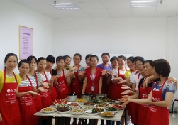 南寧月嫂娘子軍家政致：愛美的寶媽們，春節(jié)不增重你得這樣吃哦！